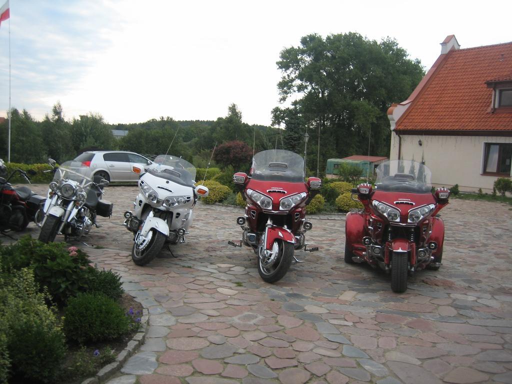 Gosciniec Rycerski Bed & Breakfast Paprotki Bagian luar foto