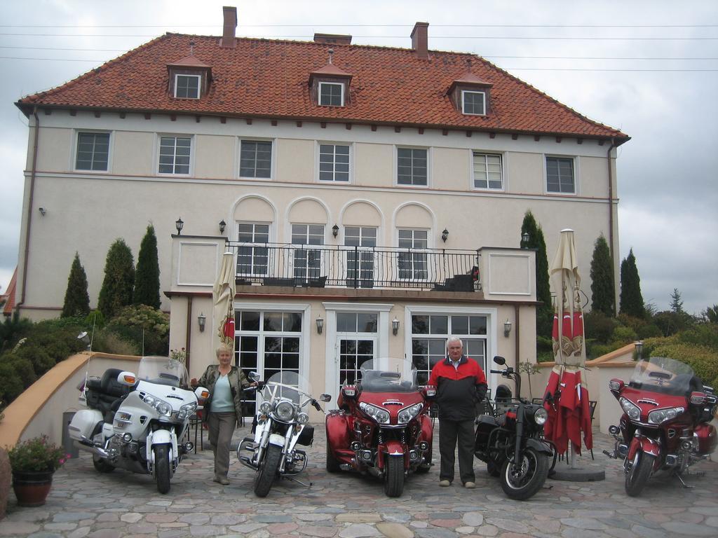 Gosciniec Rycerski Bed & Breakfast Paprotki Bagian luar foto