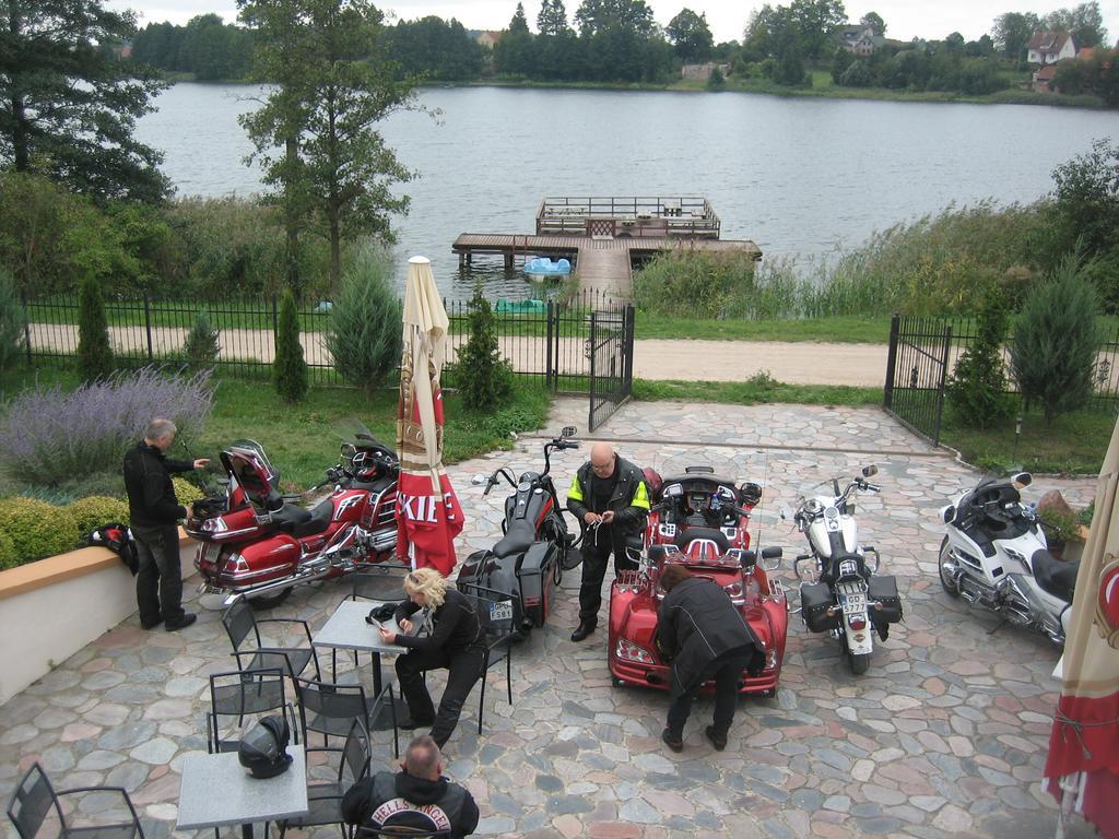 Gosciniec Rycerski Bed & Breakfast Paprotki Bagian luar foto