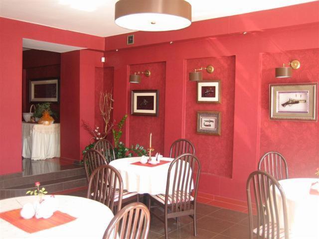 Gosciniec Rycerski Bed & Breakfast Paprotki Bagian luar foto