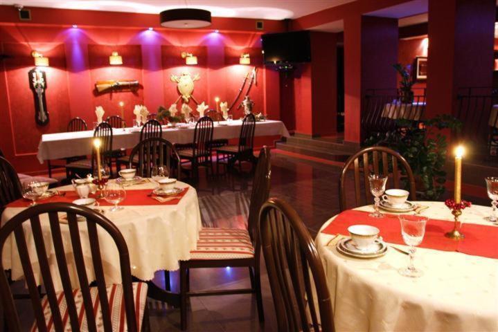 Gosciniec Rycerski Bed & Breakfast Paprotki Bagian luar foto