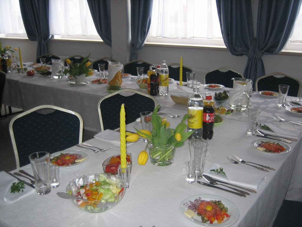 Gosciniec Rycerski Bed & Breakfast Paprotki Bagian luar foto