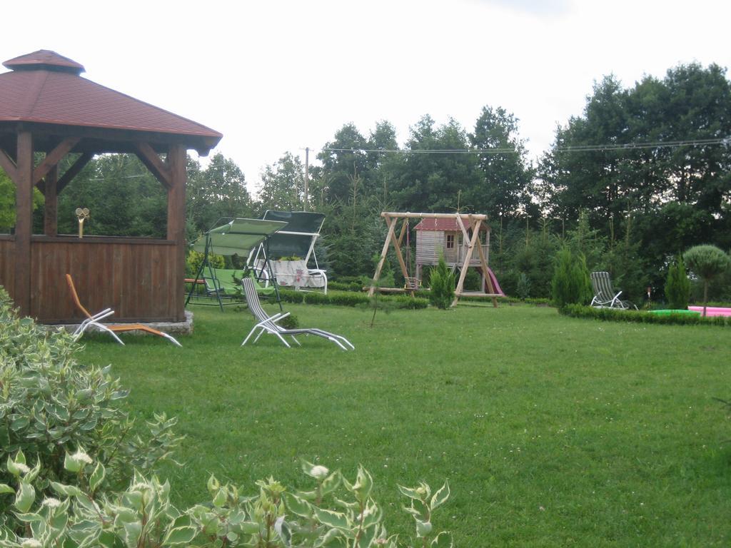 Gosciniec Rycerski Bed & Breakfast Paprotki Bagian luar foto